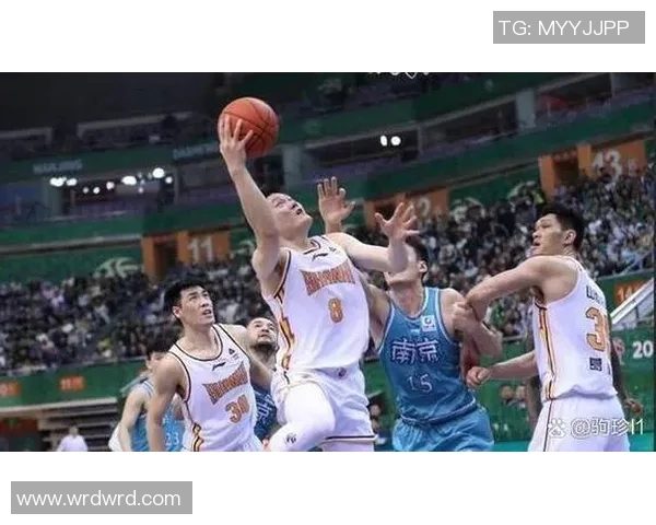 2018年广东队与四川队激战回顾:篮球场上的精彩对决与战术分析 2018年广东队与四川队激战回顾:篮球场上的精彩对决与战术分析