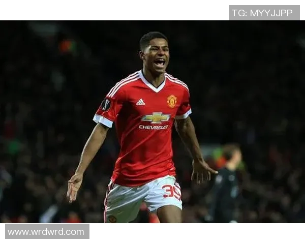 哈维西蒙斯的崛起之路:从青训天才到足球场上的耀眼明星 哈维西蒙斯的崛起之路:从青训天才到足球场上的耀眼明星